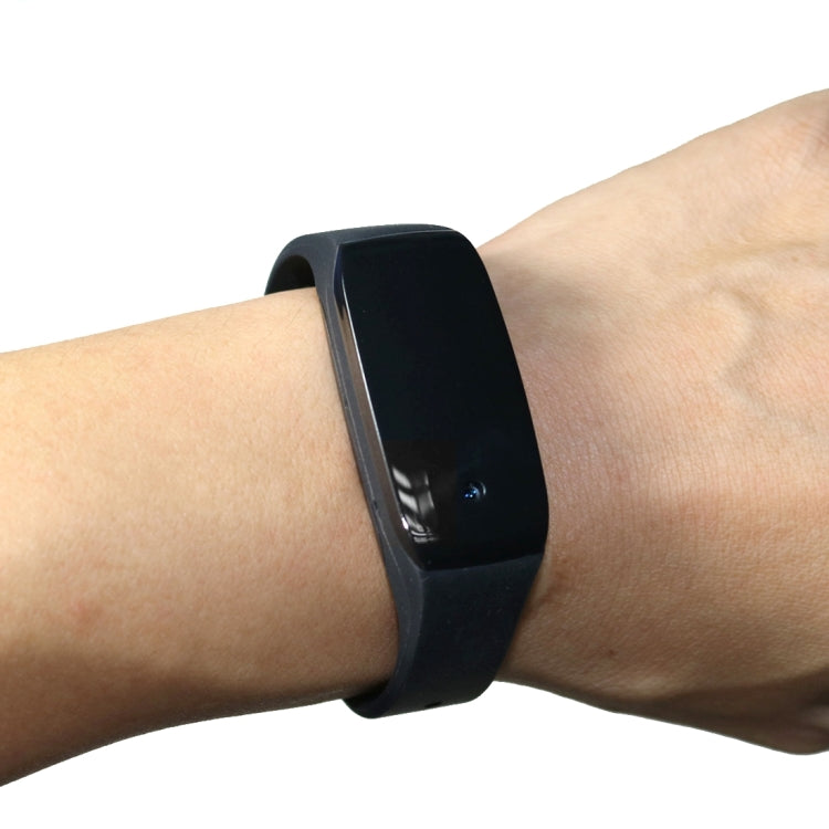 K18 HD 1080P 3.6MP Wearable Bracelet Camera Camcorder, Support Maximum 32GB Micro SD Card