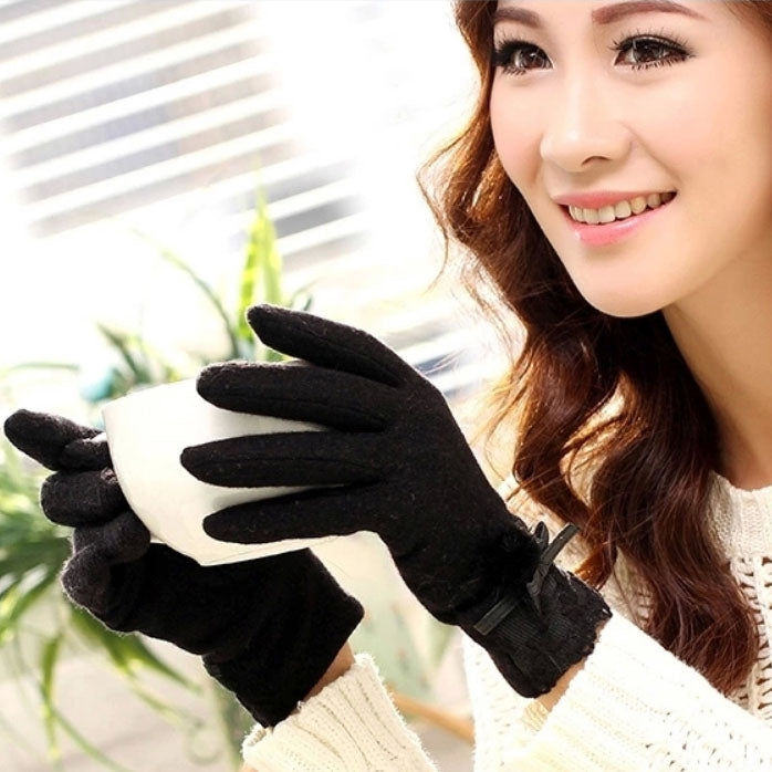 Fashionable Mink Fur Ball and Lace Design Cashmere Gloves for Women(Black)