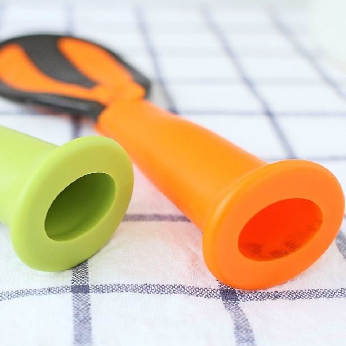 Multifunctional Rotatable Nonstick Standing Rice Scoop and Egg Beater (Ramdon Color Delivery)