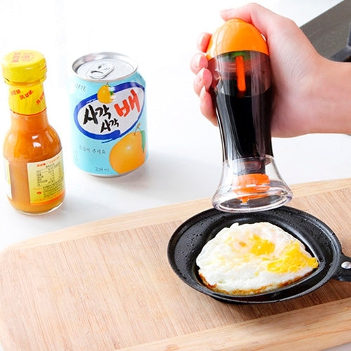 Multifunctional Sauce Spray Bottle Spice Spray Pot Vinegar / Oil Jar Condiment Bottle (Random Color Delivery)