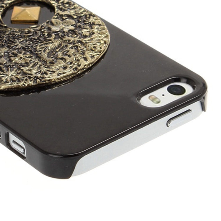 3D Diamond Rivets Skull Pattern Plastic Case for iPhone 5 & 5s & SE