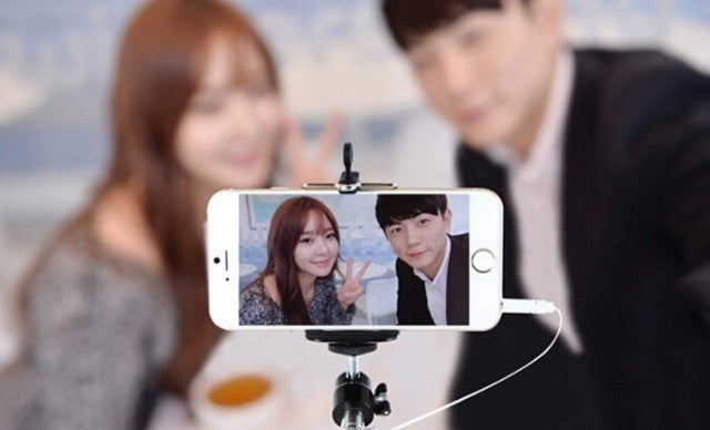 Three Generations Drive-by-wire Selfie Stick Monopod Folding Extendable Handheld Holder, Max Length: 74.5cm, for iPhone, Samsung, HTC, LG, Sony, Huawei, Lenovo, Xiaomi and other Smartphones