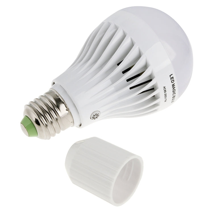 5W-7W Rechargeable LED Emergency Bulb Light, E26 / E27 / B22 LED Magic Bulb with Remote Controller (Default Delivery E27 Bulb Base, Need E26 or B22, Must Make a Note on the Order)