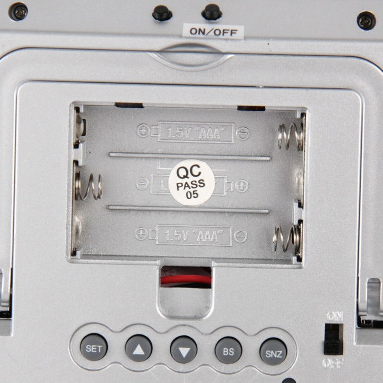 HD 1080P WiFi Pinhole Camera Mirror Clock, Real-time Video By Wifi Mobile Phones / Computer