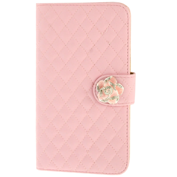 Plaid Texture Diamond Encrusted Flower Button Flip