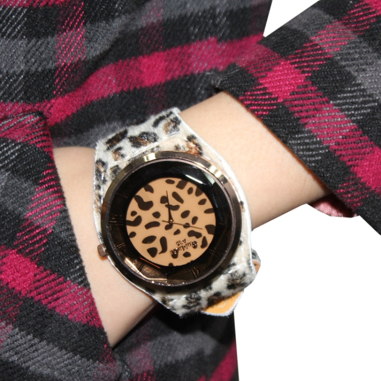 Fashion Leopard Pattern Quartz Watch with Wool Band