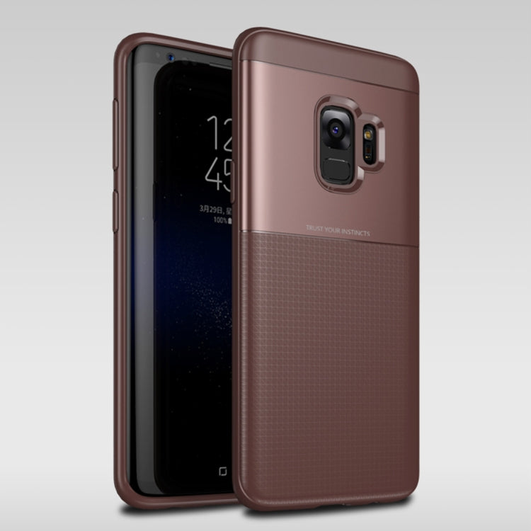 UNBREANK Carbon Fiber Texture PC + TPU Invisible Airbag Shockproof Protective Case for Galaxy S9(Brown)