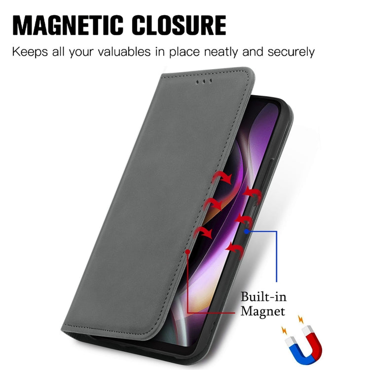For Motorola Moto G 2022 Retro Skin Feel Magnetic Leather Phone Case