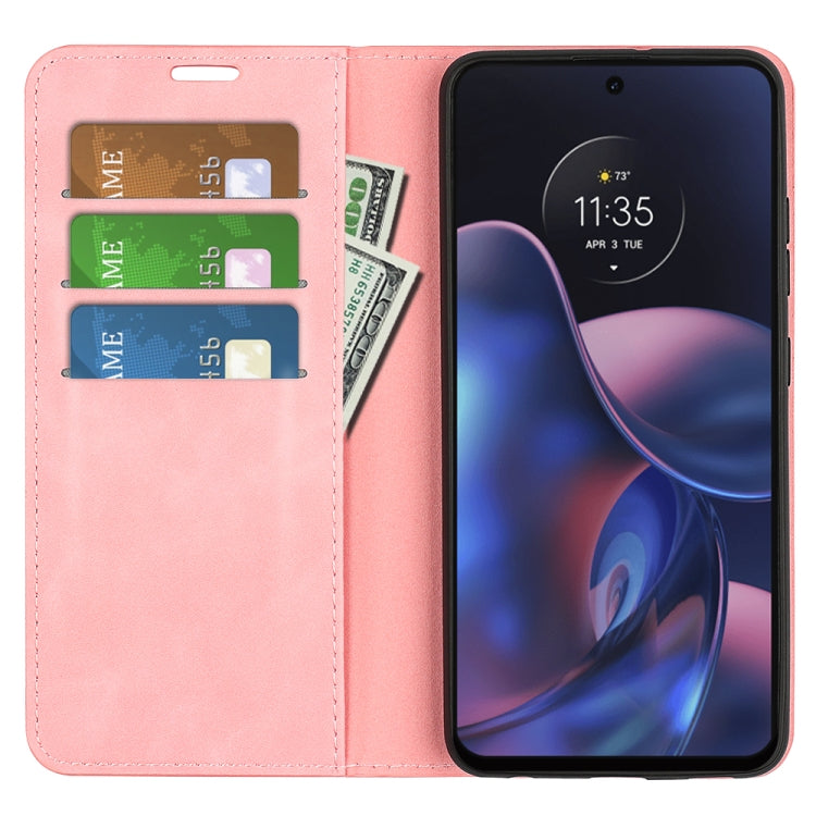 For Motorola Moto Edge 2022 Retro-skin  Magnetic Suction Leather Phone Case