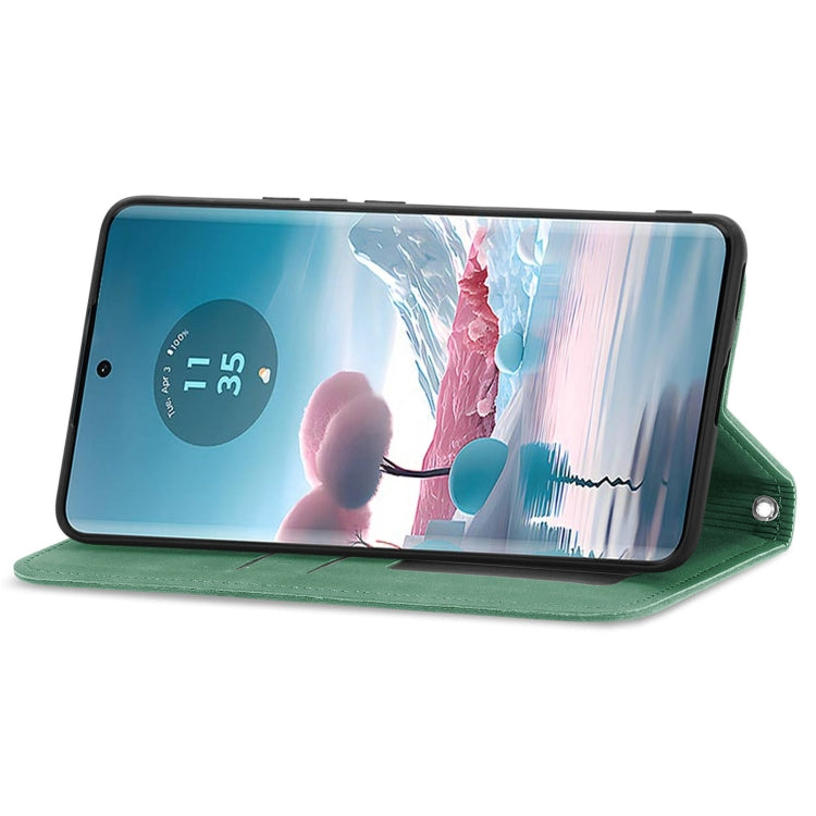 For Motorola Moto Edge 40 Neo Retro Skin Feel Magnetic Flip Leather Phone Case