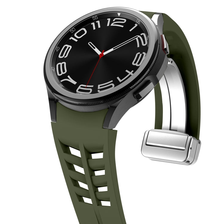 For Sansung Galaxy Watch 5 Pro Golf Edition Richard Magnetic Folding Silver Buckle Silicone Watch Band