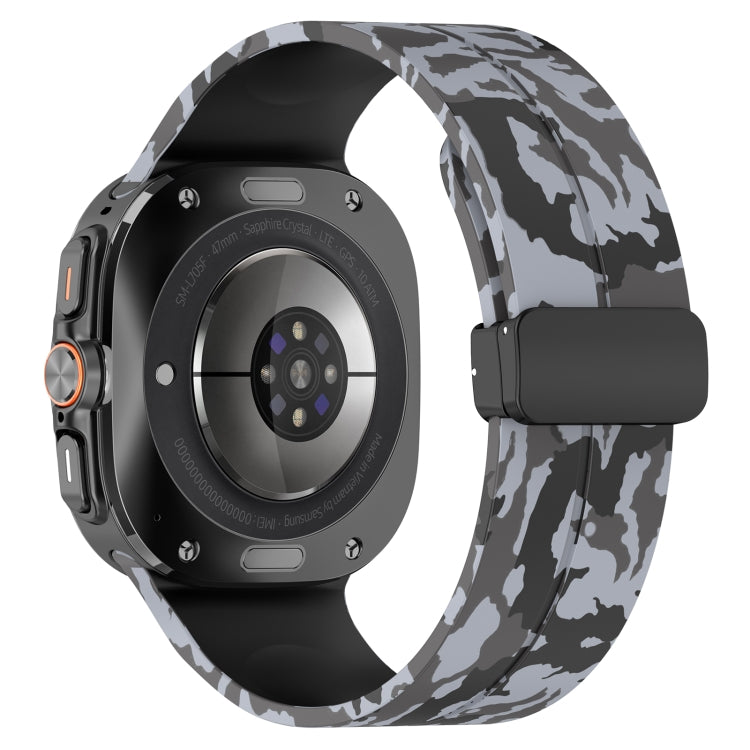 For Samsung Galaxy Watch Ultra 47mm Magnetic Folding Buckle Silicone Watch Band