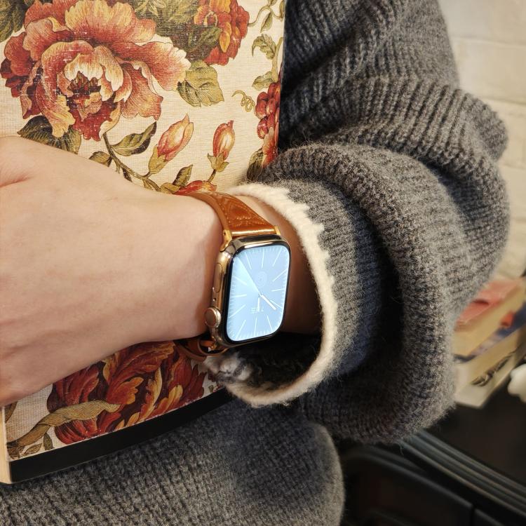 For Apple Watch 42mm / 41mm / 40mm / 38mm Heart-Shaped Embossed Leather Watch Band