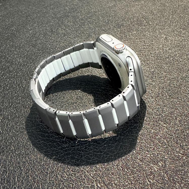 For Apple Watch 49mm / 46mm / 45mm / 44mm Curved Two-Tone Side-Release Stainless Steel Watch Band