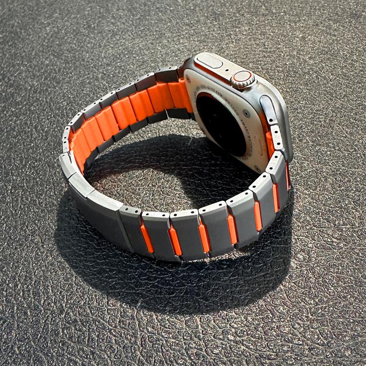 For Apple Watch 49mm / 46mm / 45mm / 44mm Curved Two-Tone Side-Release Stainless Steel Watch Band