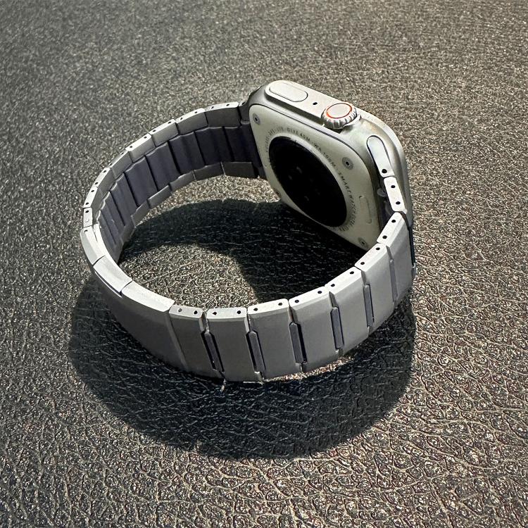 For Apple Watch 49mm / 46mm / 45mm / 44mm Curved Two-Tone Side-Release Stainless Steel Watch Band