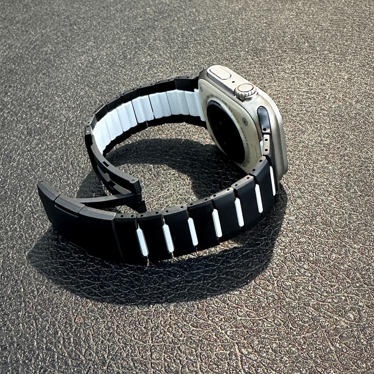 For Apple Watch 49mm / 46mm / 45mm / 44mm Curved Two-Tone Side-Release Stainless Steel Watch Band