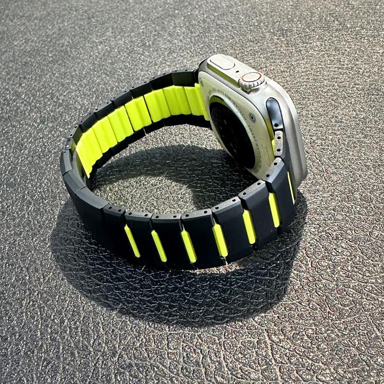 For Apple Watch 49mm / 46mm / 45mm / 44mm Curved Two-Tone Side-Release Stainless Steel Watch Band
