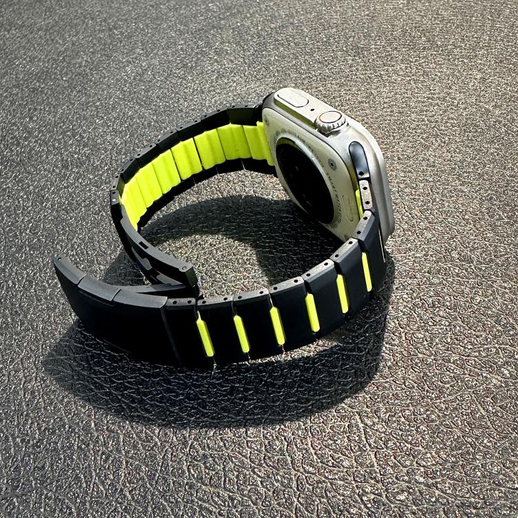 For Apple Watch 49mm / 46mm / 45mm / 44mm Curved Two-Tone Side-Release Stainless Steel Watch Band