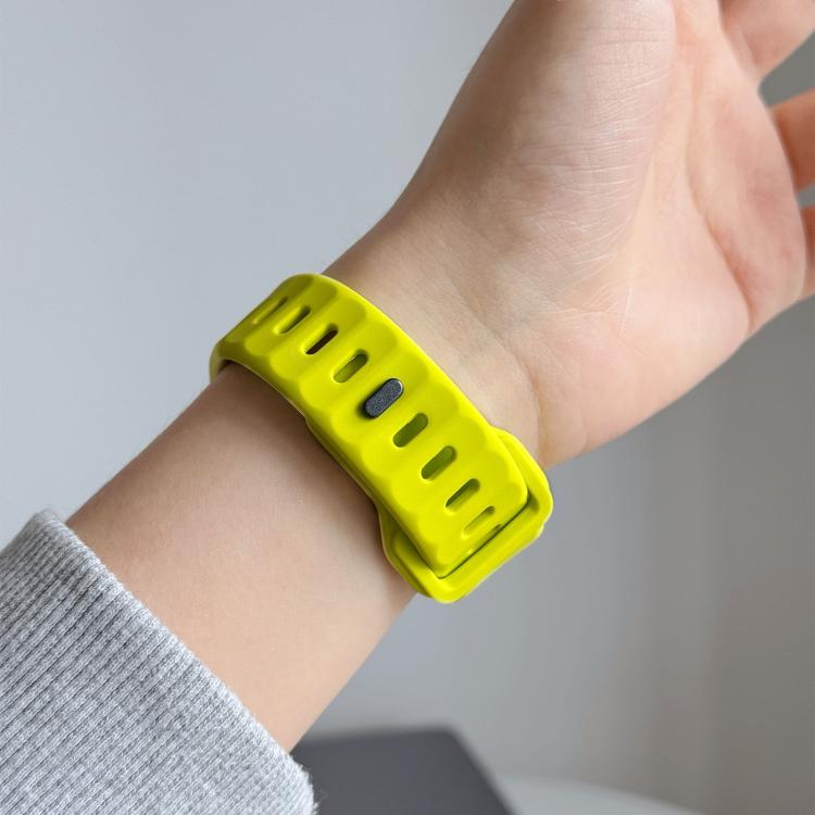 For Apple Watch 46mm / 49mm / 45mm / 44mm Irregular Twill Reverse Nail Buckle Silicone Watch Band