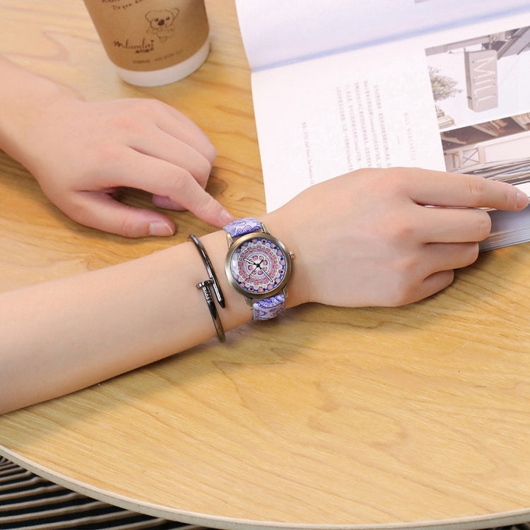 W0800 Retro Flower Pattern Leather Belt Quartz Watch