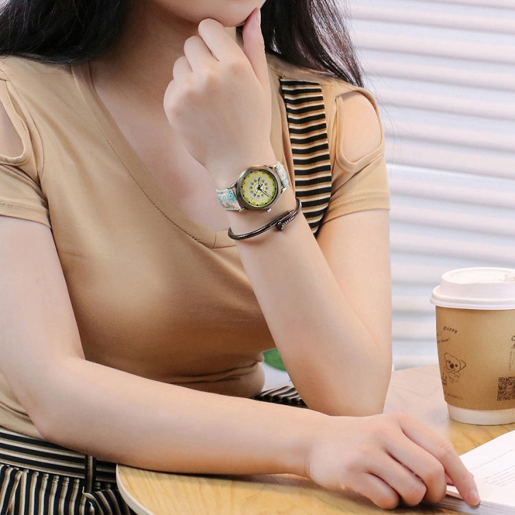 W0800 Retro Flower Pattern Leather Belt Quartz Watch