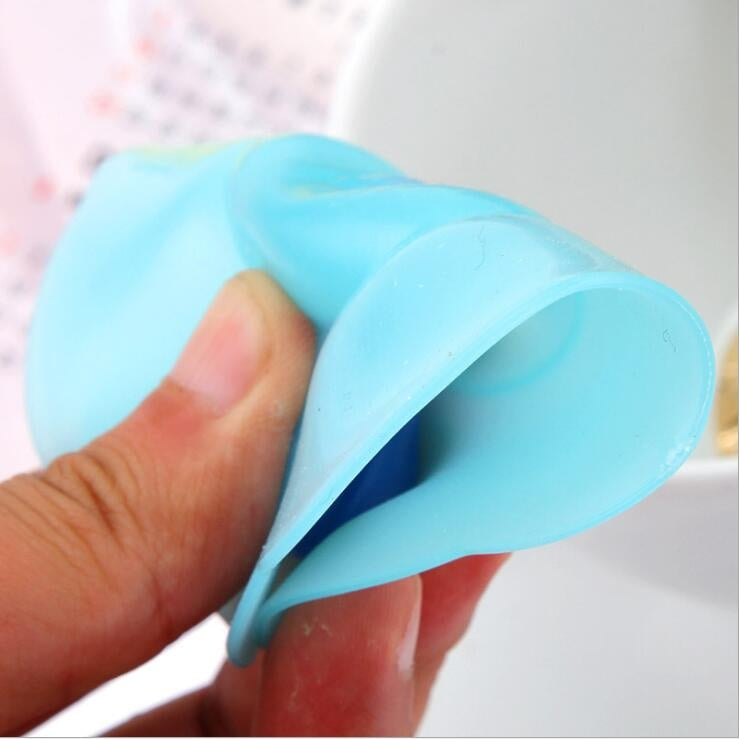 3 PCS  Silicone Water Lid Anti-dust Cup Cover Fixed A Spoon, Random Color Delivery