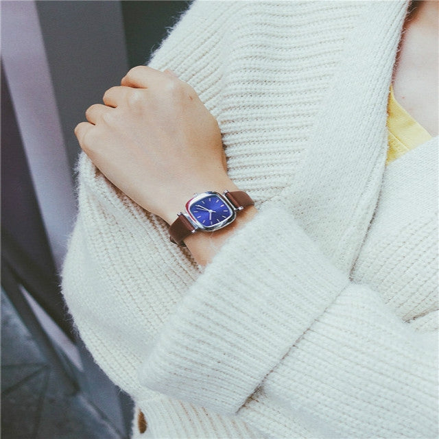 Small Retro Square Dial Leather Straps Watch for Women