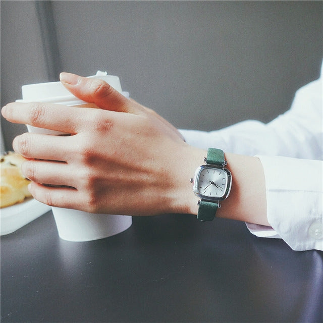 Small Retro Square Dial Leather Straps Watch for Women