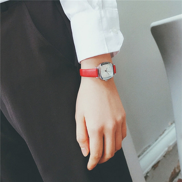 Small Retro Square Dial Leather Straps Watch for Women