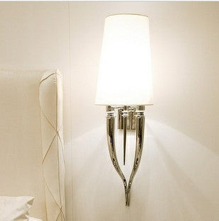 Modern Simple Iron Claw Horn Wall Lamp Bedroom Bedside Wall Lamp with 5W LED White Light Bulb