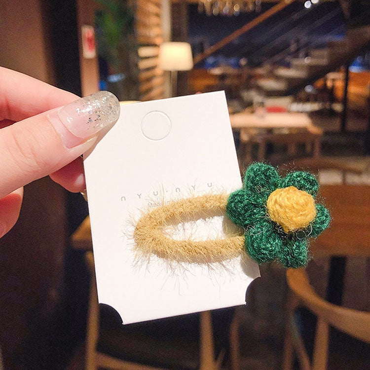 Girls Beautiful Woolen Yarn Flower Lined Snap Hair Clips