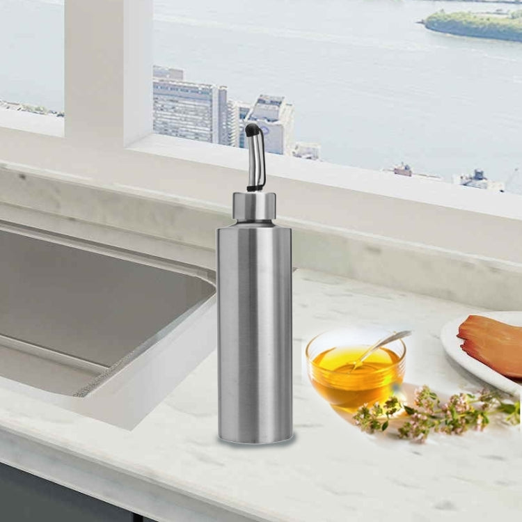 Cylindrical Seasoning Bottle Stainless Steel Oil Pot, Capacity:550 ml