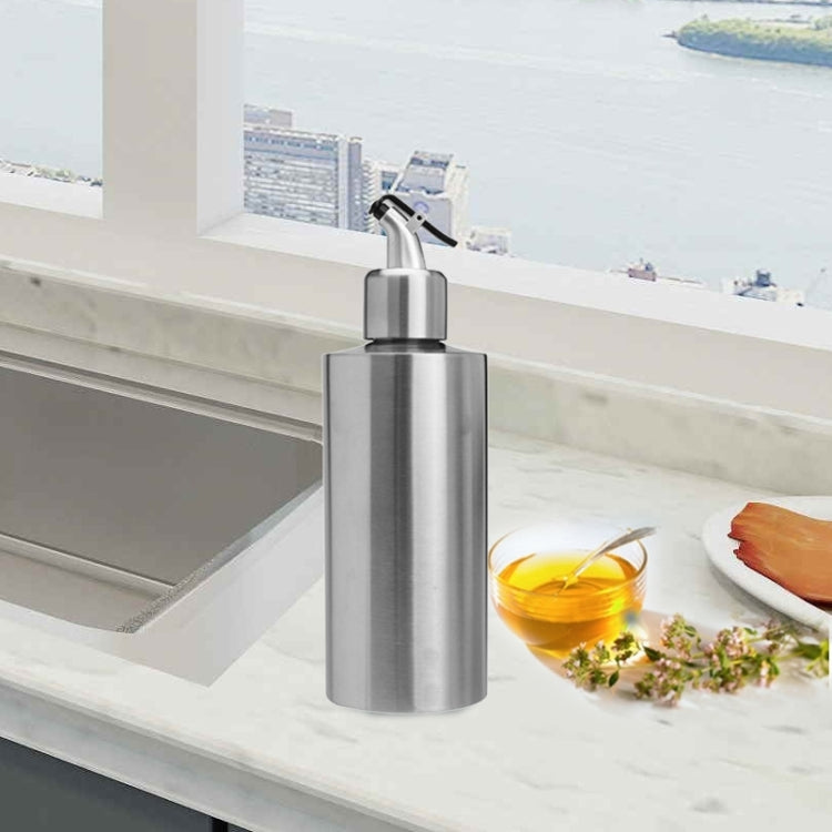 Cylindrical Seasoning Bottle Stainless Steel Oil Pot, Capacity:550 ml