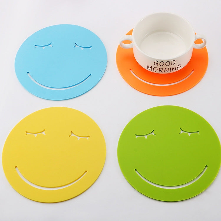 3 PCS Smile Face Expression Shape Food Grade Silicone Placemat Household Insulation Pad Cartoon Expression Non-Slip Table Mat Microwave Heating Pad