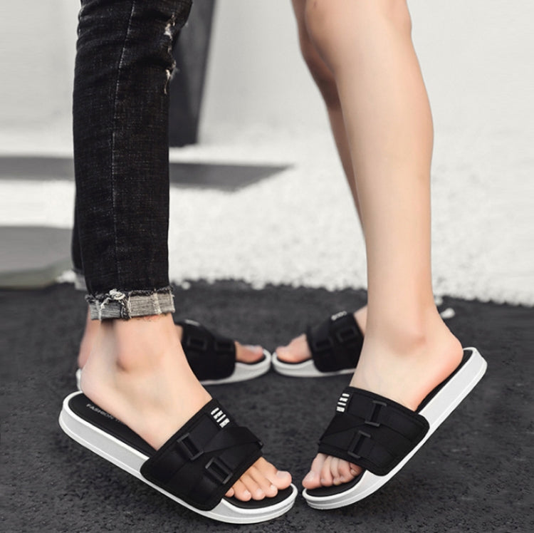 Men Fashion Outdoor Slippers Antiskid Soft Sole Beach Shoes, Size: 42-43(Black)