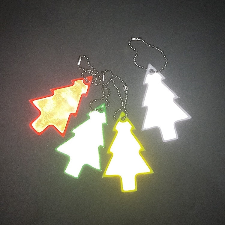 15 PCS Christmas Tree Style PVC Reflective Pendant Outdoor Night Traffic Safety Reflective Keychain Random Colour Delivery(6.5x4.5cm)