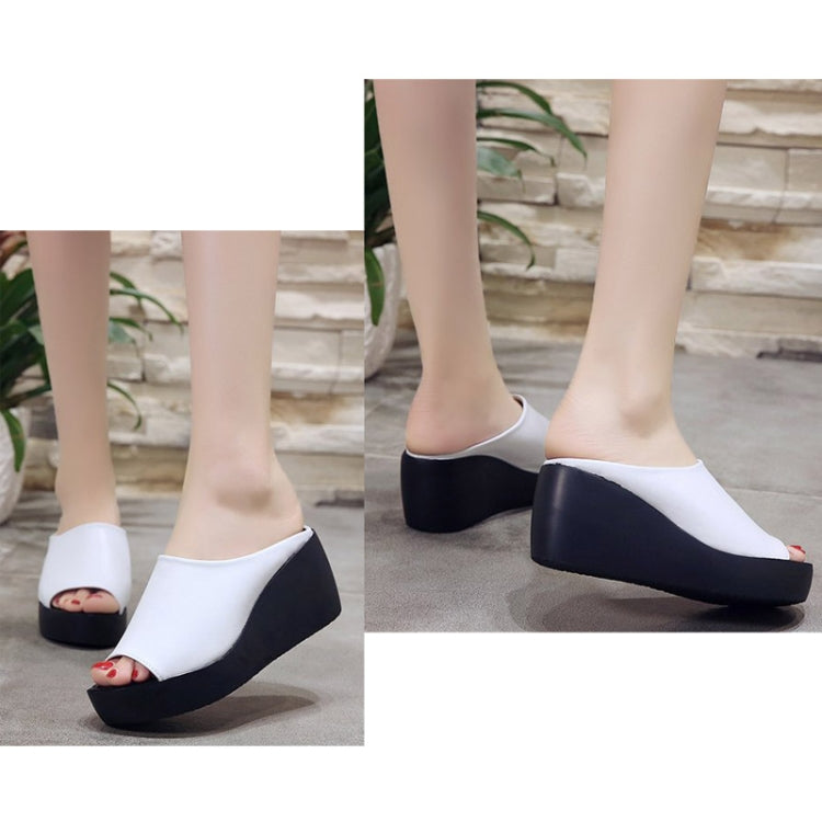 Summer Women Wedge Slippers, Size: