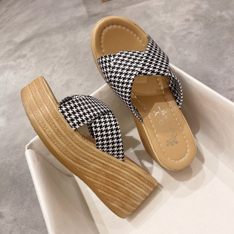 999 Ladies Wedge Platform Slippers, Size: