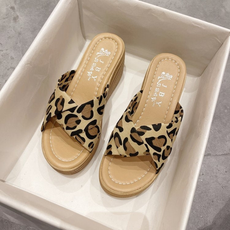 999 Ladies Wedge Platform Slippers, Size: