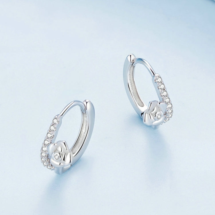 BSE752 Sterling Silver S925 White Gold Plated Smooth Lines Floral Zirconia Earrings