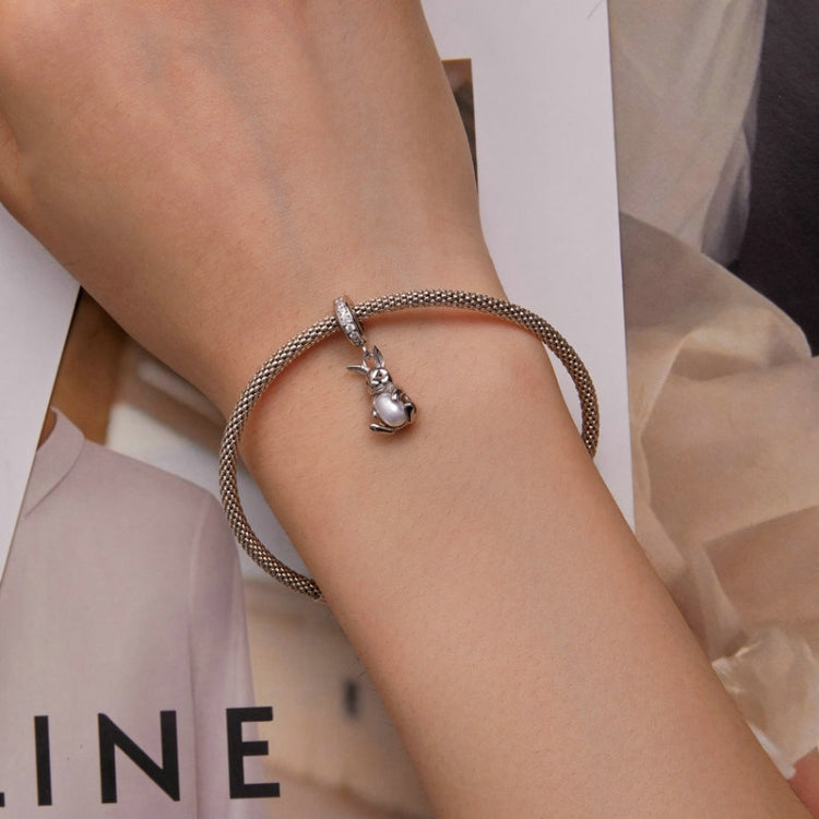 BSC745 S925 Sterling Silver Rabbit Holding Pearl Bracelet Platinum Plated Beads