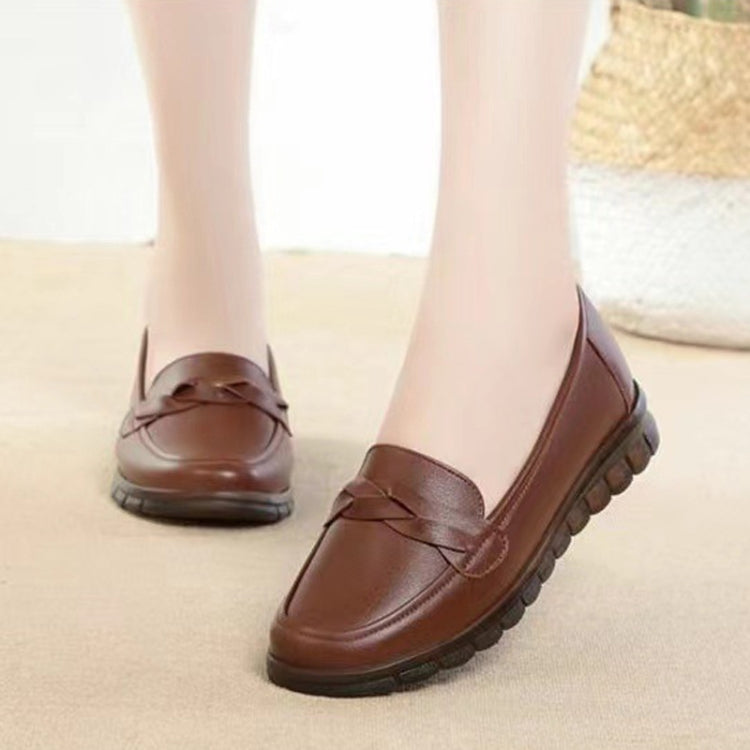Women Leather Loafers Soft Sole Non-slip Middle-aged / Elderly Mom Shoes Flat Single Shoes, Size: 36