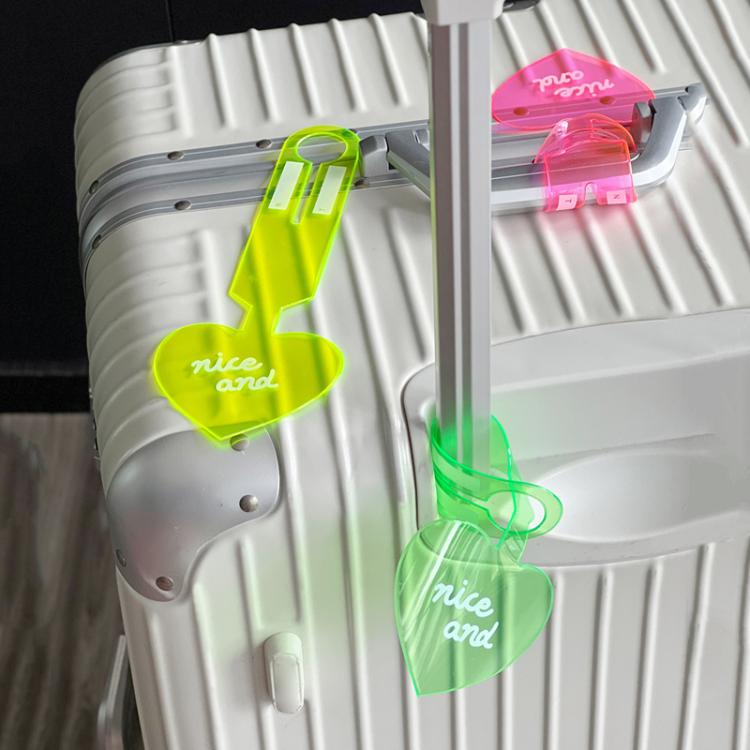 2pcs PVC Fluorescent Love Luggage Tag Baggage Tag Boarding Pass Checked Suitcase Anti-Lost Luggage Label