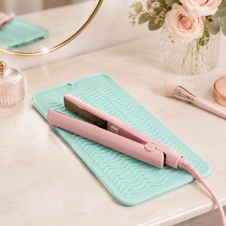 Heat Resistant Silicone Mat Pouch for Curling Iron & Flat Iron 2-in-1 Hot Hair Tool Travel Bag Organizer Non-Slip Double-Sided Wave Countertop Protective Pad for Hair Straightener - Green