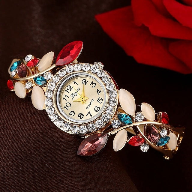 Ladies Retro Round Dial Diamond Petal Bracelet Quartz Watch