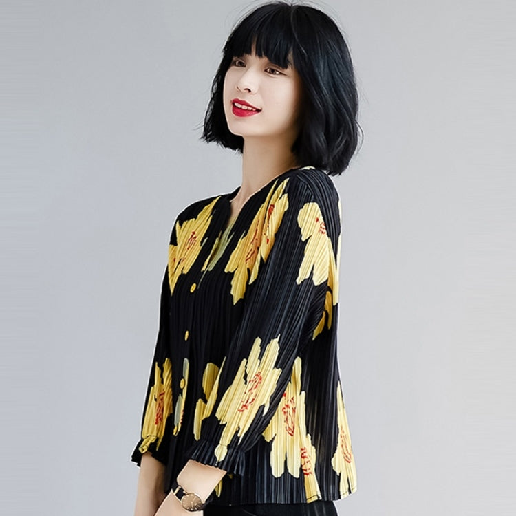 Single-breasted Printed Pleated Cardigan With Flared Sleeves