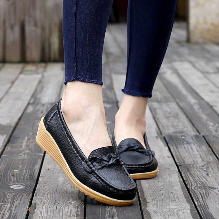 Soft and Comfortable Wild Casual Leather Shoes for Woman