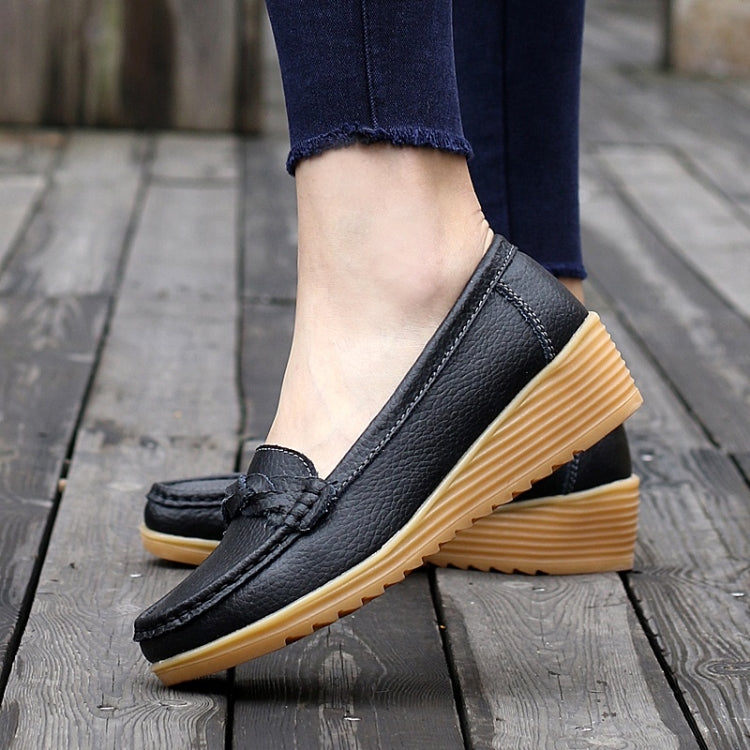 Soft and Comfortable Wild Casual Leather Shoes for Woman