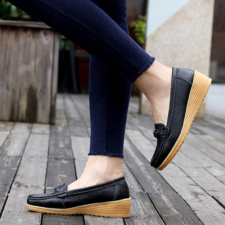 Soft and Comfortable Wild Casual Leather Shoes for Woman